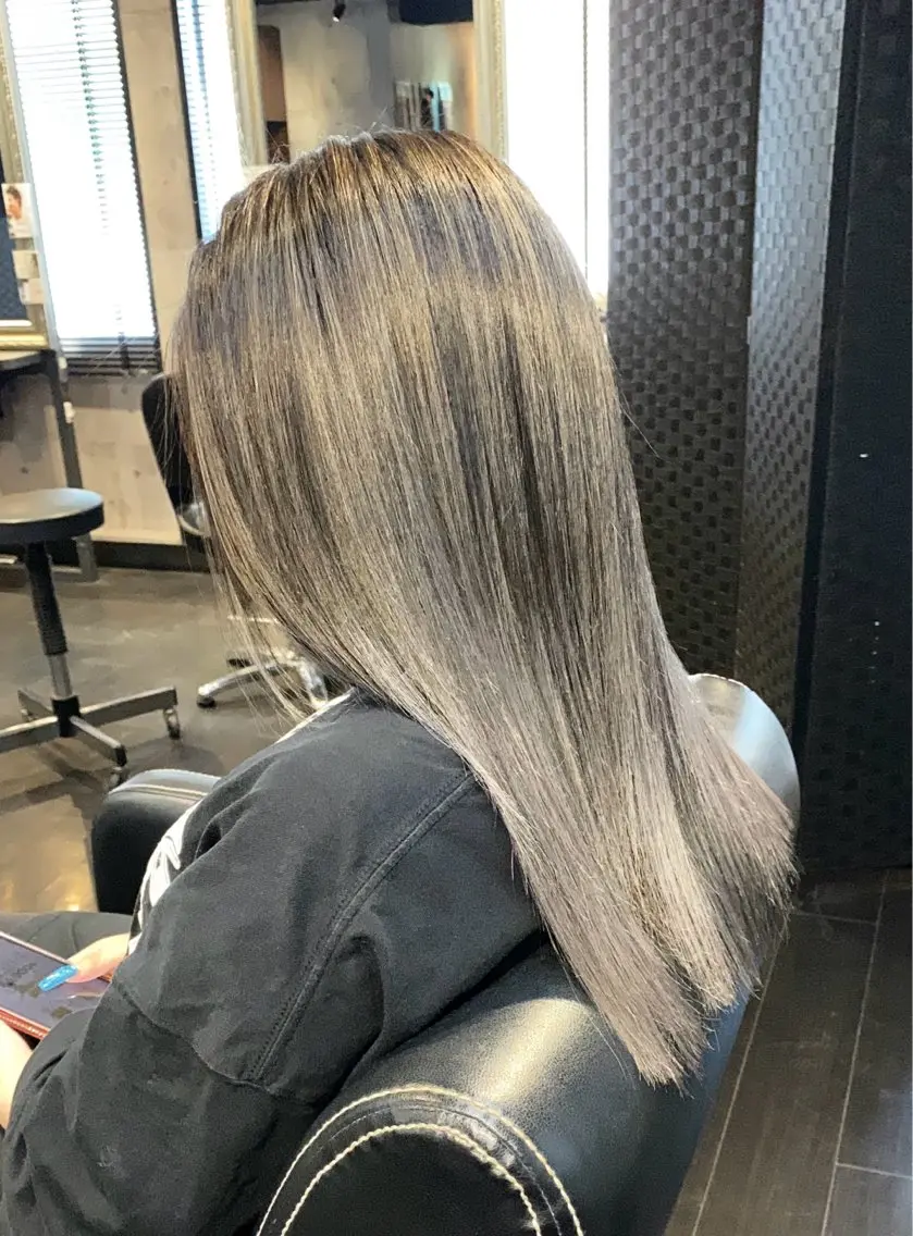 ロング レイヤーカット デザインカラー⭐️ Yamauchiのヘアスタイル