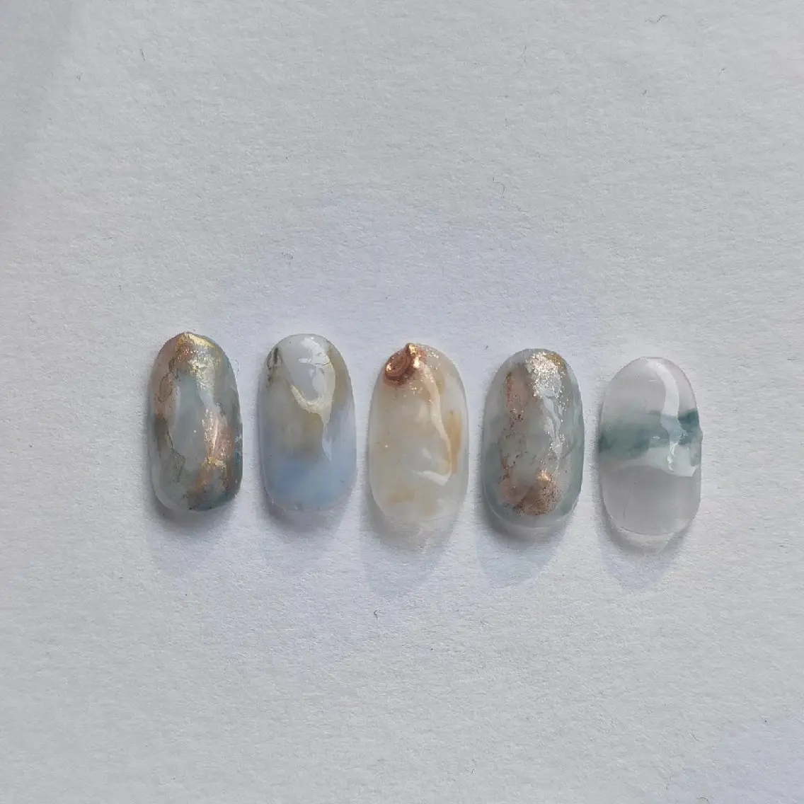 ネイル ニュアンスネイル oir. nailsalonのネイルデザイン