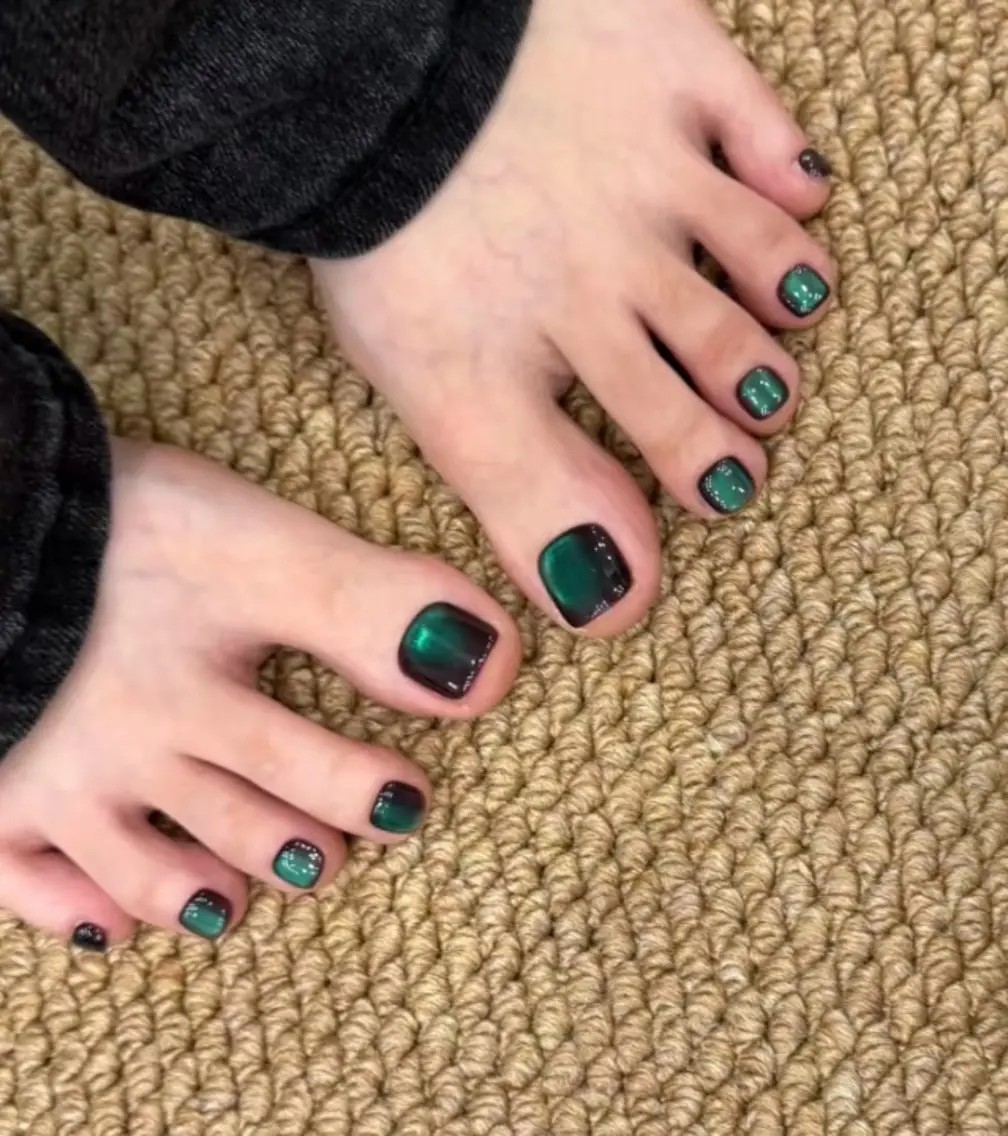 ネイル フットネイル H3 Nail Tsuki🦋💙のネイルデザイン