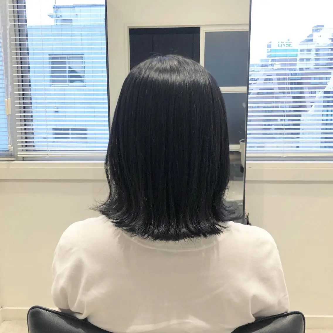 ミディアム カラー 黒髪 ブルーカラー 🫧こおりやま なつみ🫧のヘアスタイル