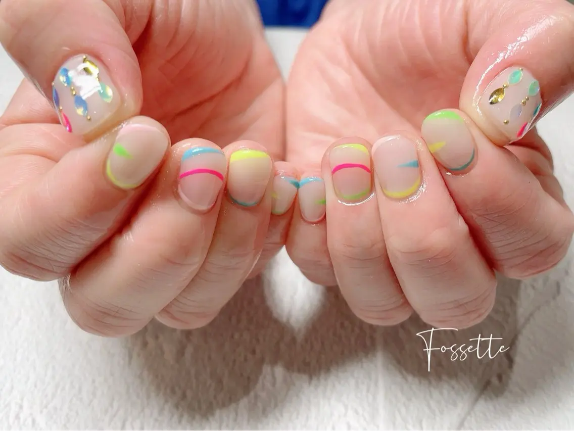 ネイル ニュアンスネイル ショートネイル 夏ネイル ハンドネイル nailsalon Fossetteのネイルデザイン