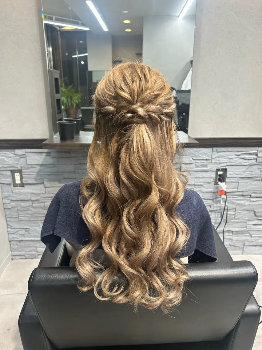 ヘアアレンジ 結婚式・ブライダル moe🎀 透明感カラーのヘアスタイル
