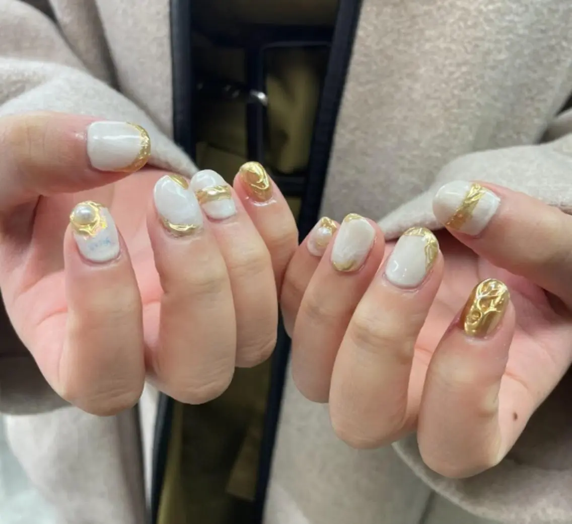 ネイル アートネイル ジェルネイル ミラーネイル ニュアンスネイル ぷっくりネイル nailstudio eviz新宿店のネイルデザイン