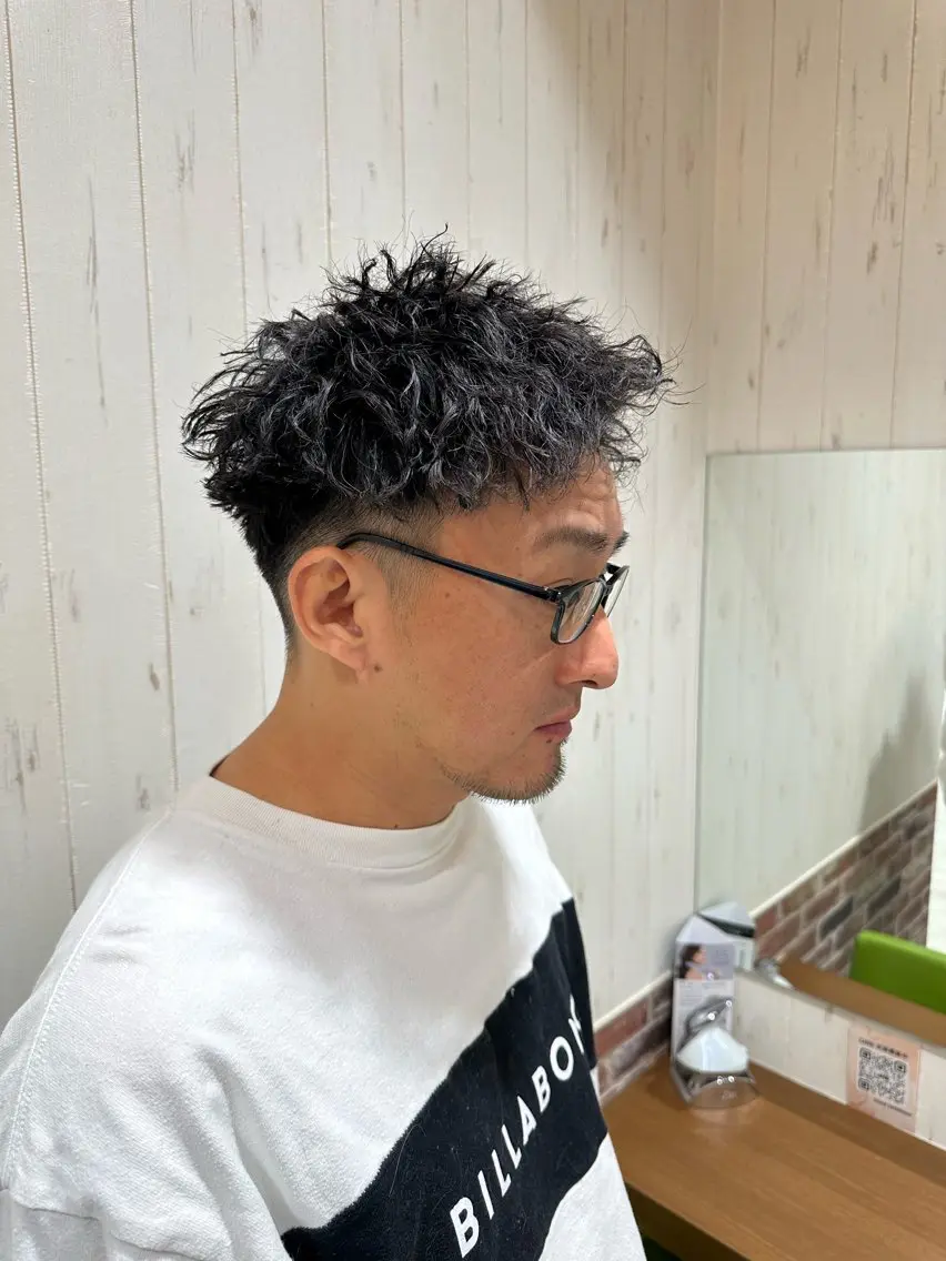 ショート パーマ メンズ ダウンパーマ メンズ韓国風 マッシュ メンズパーマ ツイストスパイラルパーマ パーマ 中嶋 紘夢のヘアスタイル