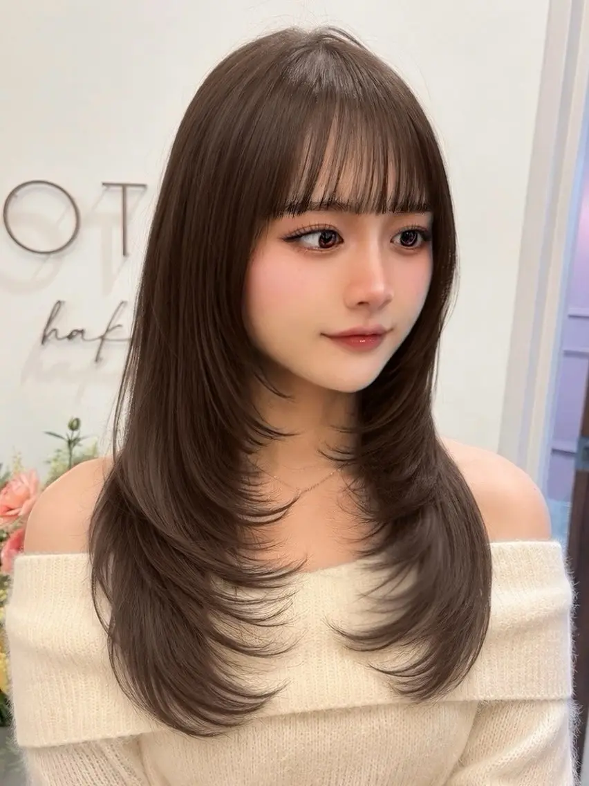 ロング カラー 切りっぱなしボブ ベージュカラー ブリーチ ブラウンカラー チョコレートブラウン カット ヘアカラー トリートメント 友田 那都のヘアスタイル