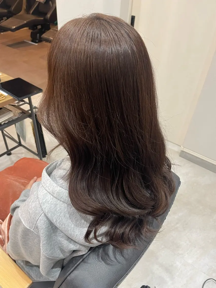 セミロング カラー 透明感カラー グレージュ ヘアカラー 山本 彩姫のマツエク・マツパデザイン