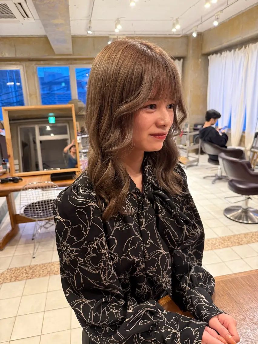 セミロング カラー ヘアカラー ウチミズ サヤカのヘアスタイル