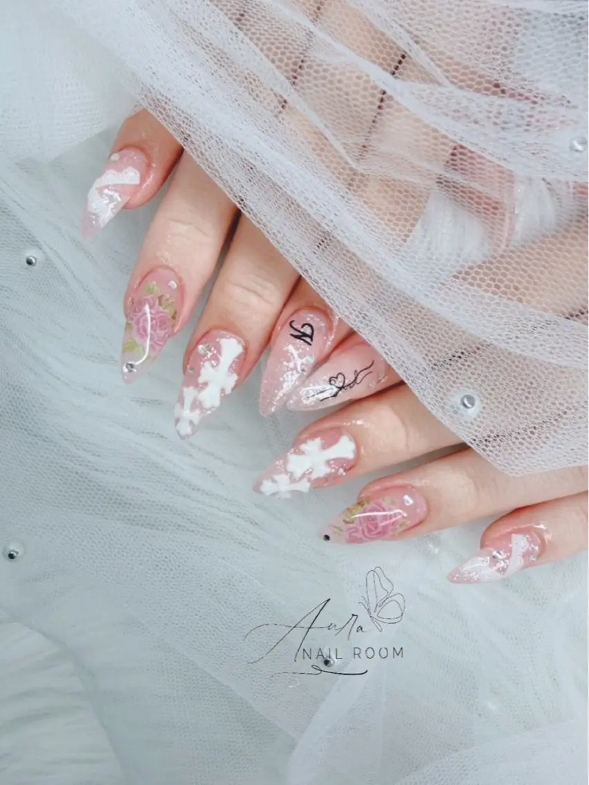 ネイル Luna (Aura nail room)のネイルデザイン