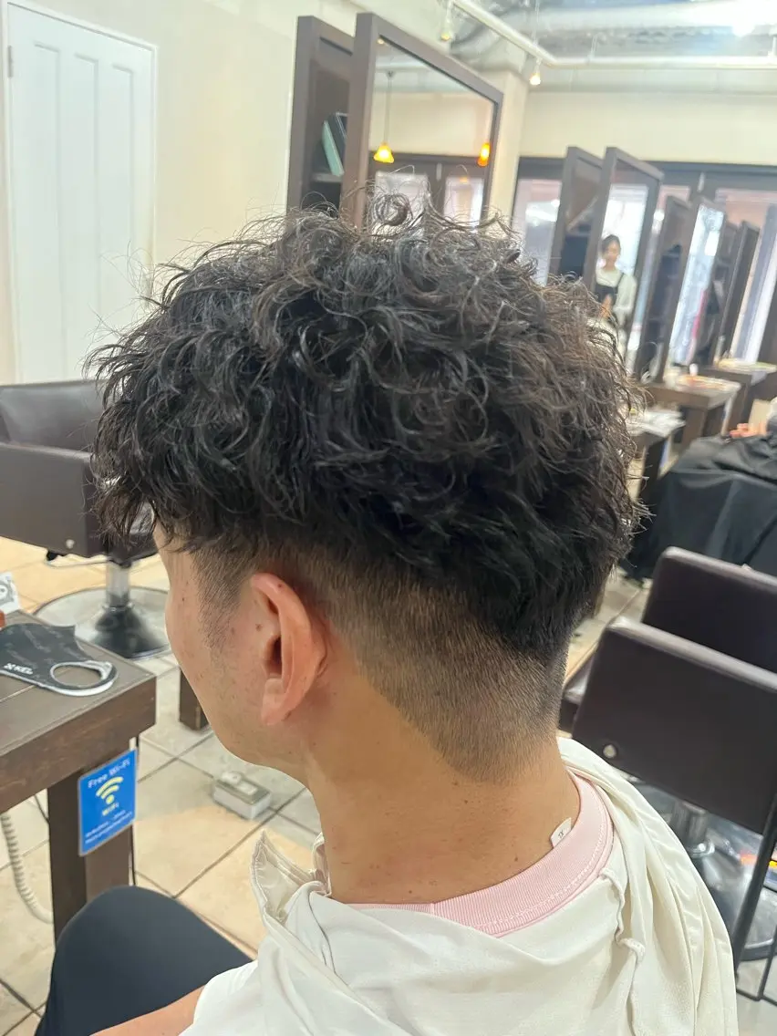 パーマ メンズ メンズパーマ 波巻きパーマ スパイラルパーマ カット パーマ カ レラのヘアスタイル
