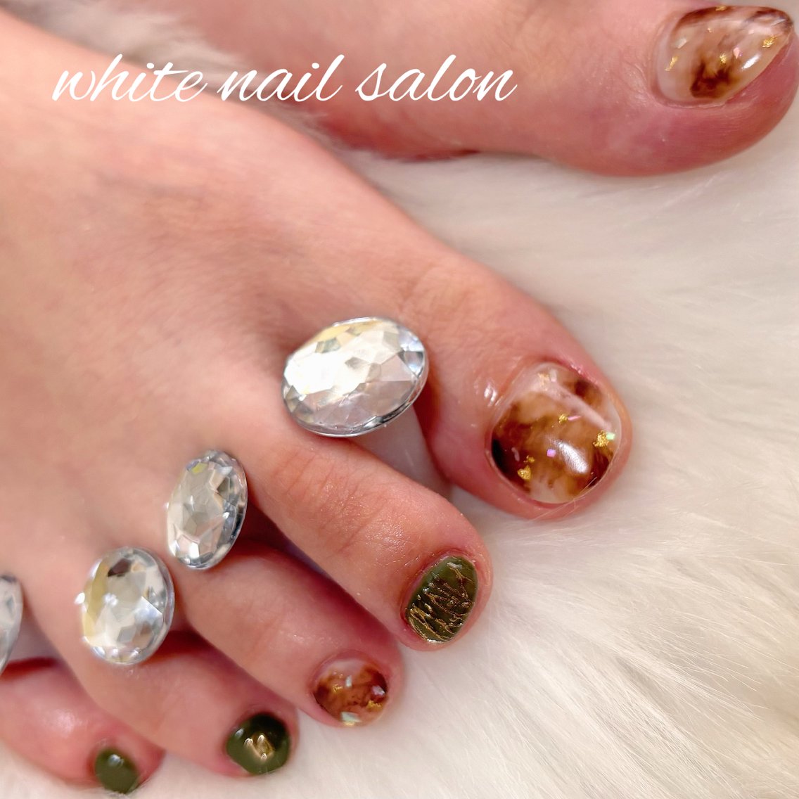 ネイル フットネイル ラメ(グリッター) フットネイル white nail salonのネイルデザイン
