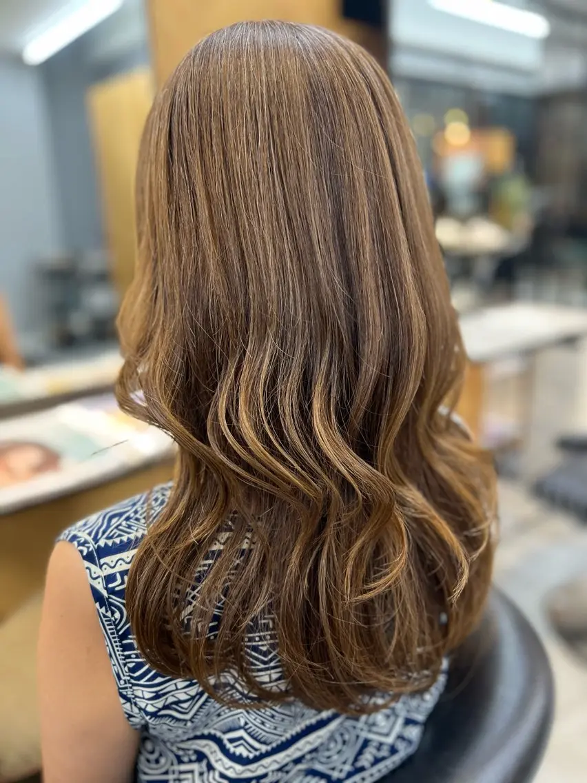 セミロング レイヤーカット 佐藤 慧のヘアスタイル