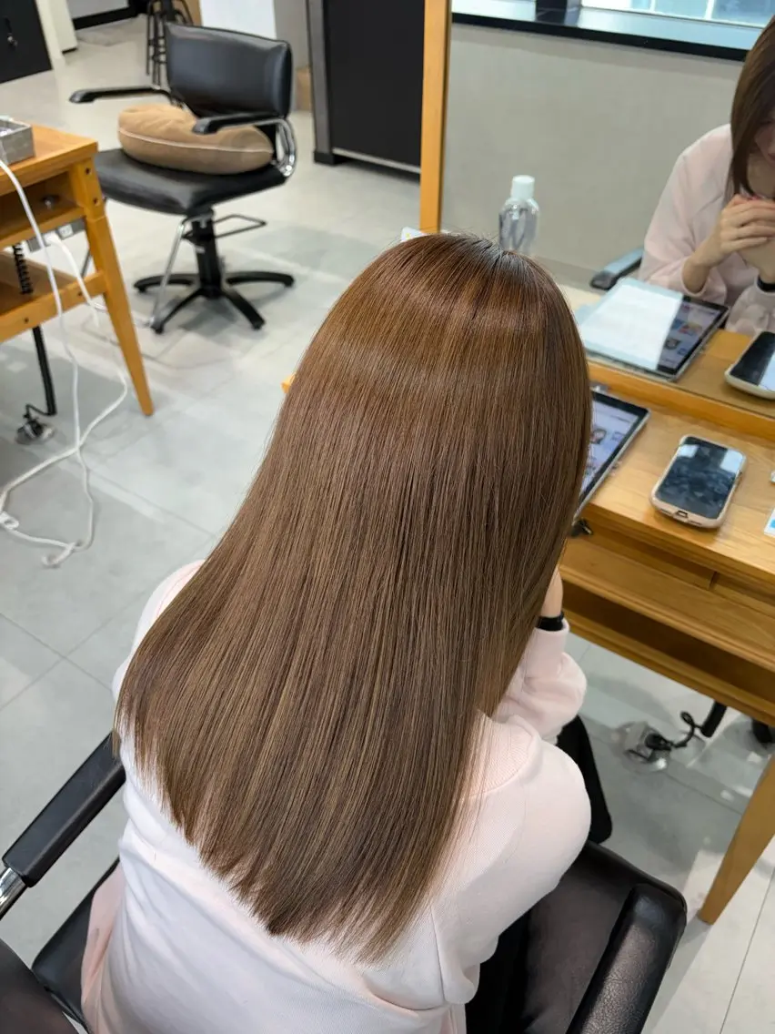 セミロング 髪質改善 縮毛矯正 ヘアカラー カラーモデル募集 🤍momoha🤍のヘアスタイル