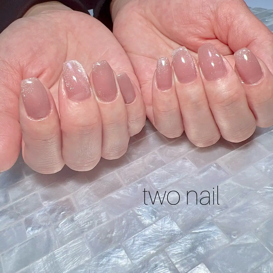 ネイル ブラウン キラキラネイル マグネットネイル ネイルチップ ホワイト ハンドネイル two nailのネイルデザイン