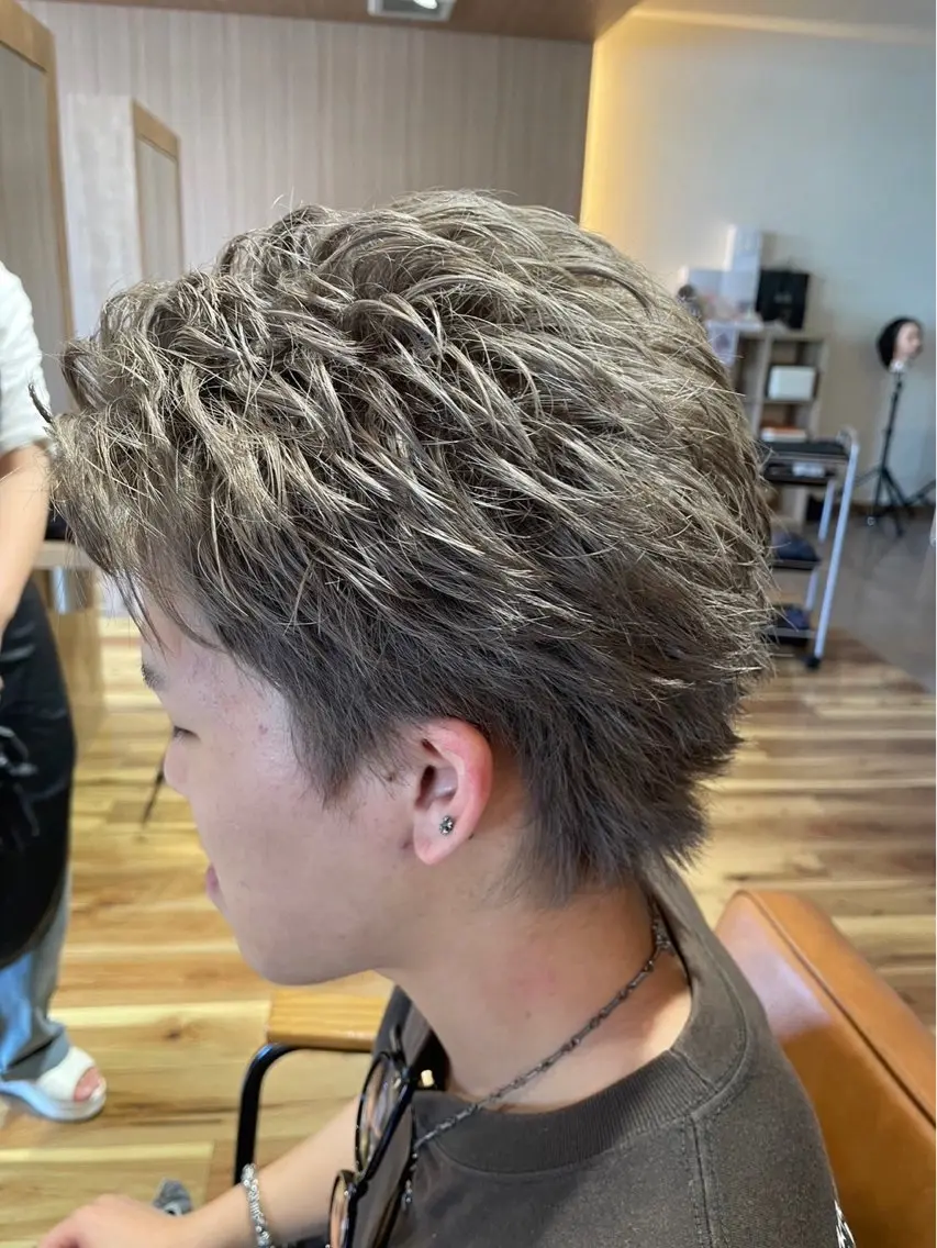 ショート カラー メンズ 黒野 菜月のヘアスタイル