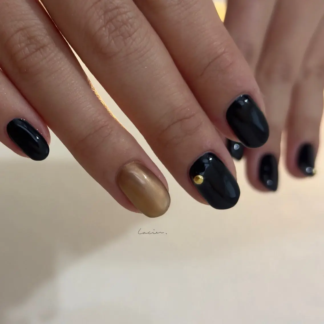 ネイル ミラーネイル ネイビー ニュアンスネイル lacier nailのネイルデザイン