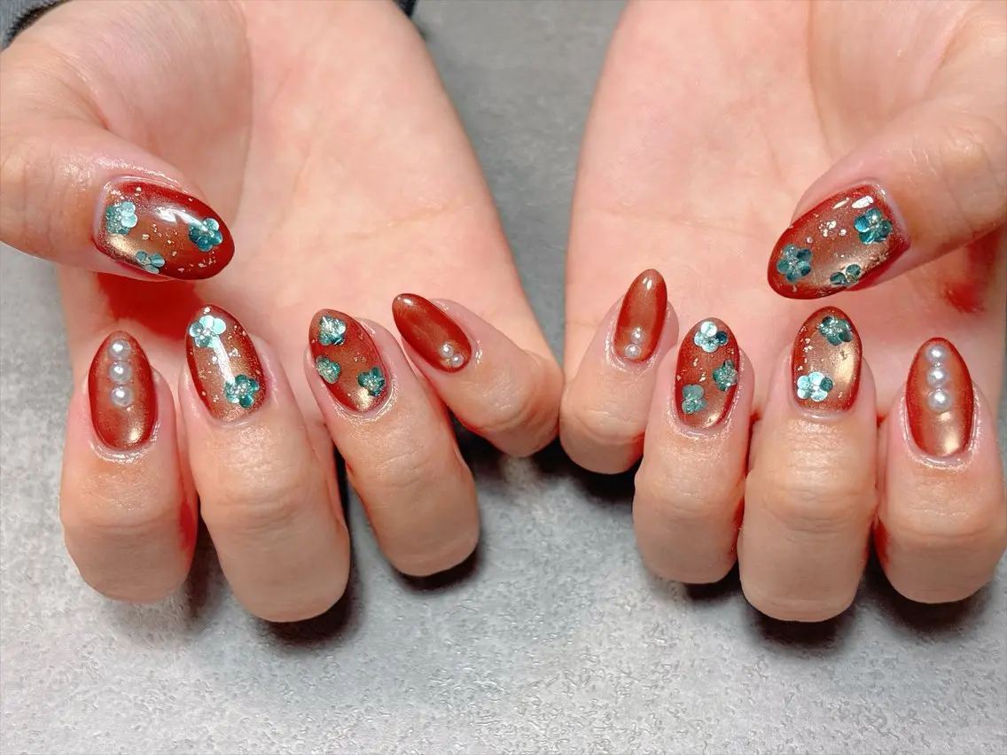 ネイル マグネットネイル ミラーネイル ニュアンスネイル ハンドネイル ハンドケア 💫ゆか_ Nailartistのネイルデザイン