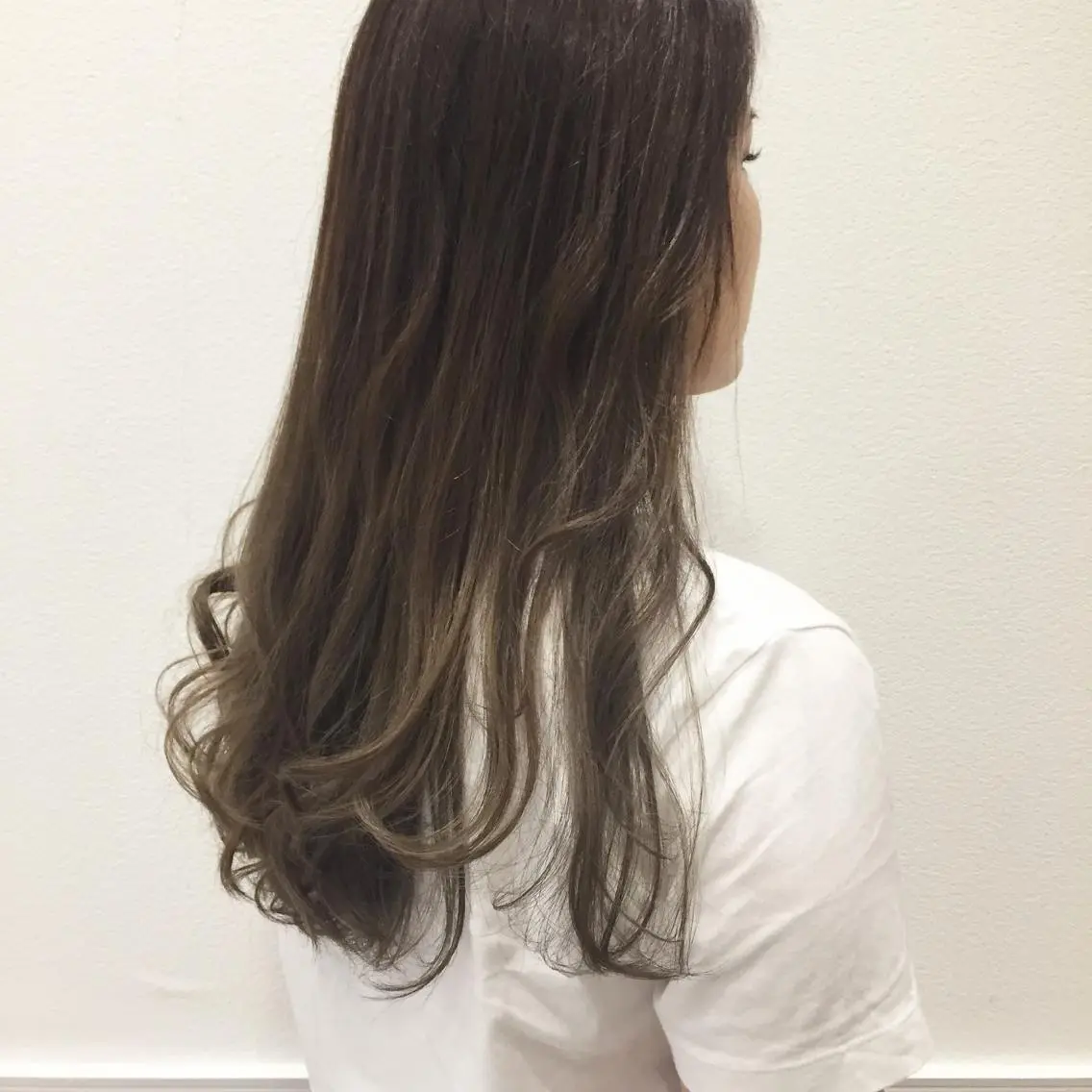 ロング カラー ブリーチ グラデーションカラー カット ヘアカラー 柔らかいcolor 🌿harukaのヘアスタイル
