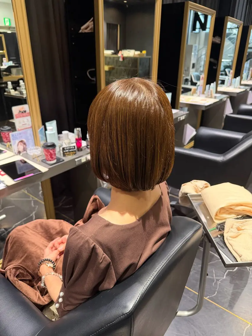 ショート カラー アッシュ ブラウンカラー 透明感カラー イルミナカラー 【韓国風/艶カラー】 佐々木やすはのヘアスタイル