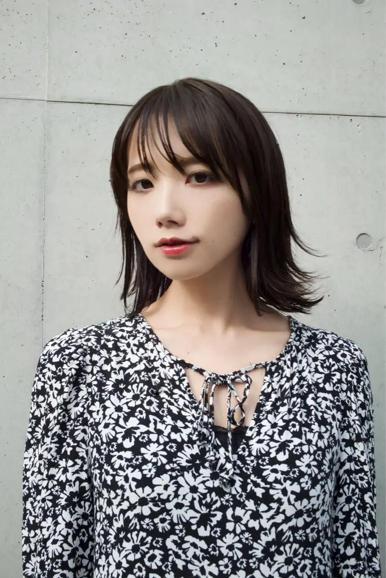 ミディアム くびれヘア レイヤーカット MILLOR “ミラー”のヘアスタイル