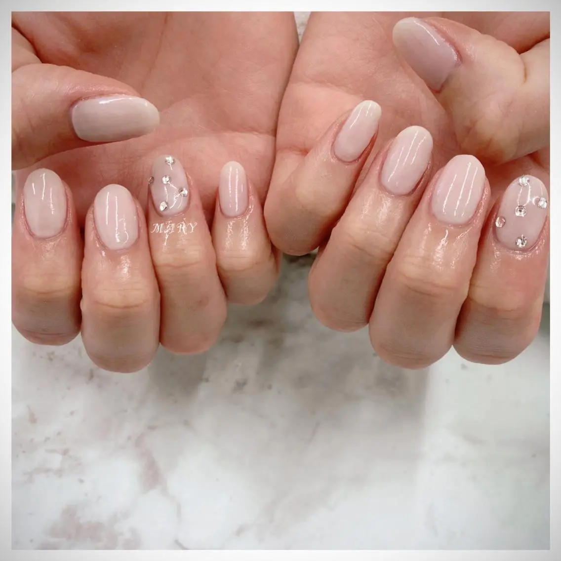 ネイル ニュアンスネイル ワンカラーネイル シンプルネイル ホワイト ハンドネイル Mary nail .narumiのネイルデザイン