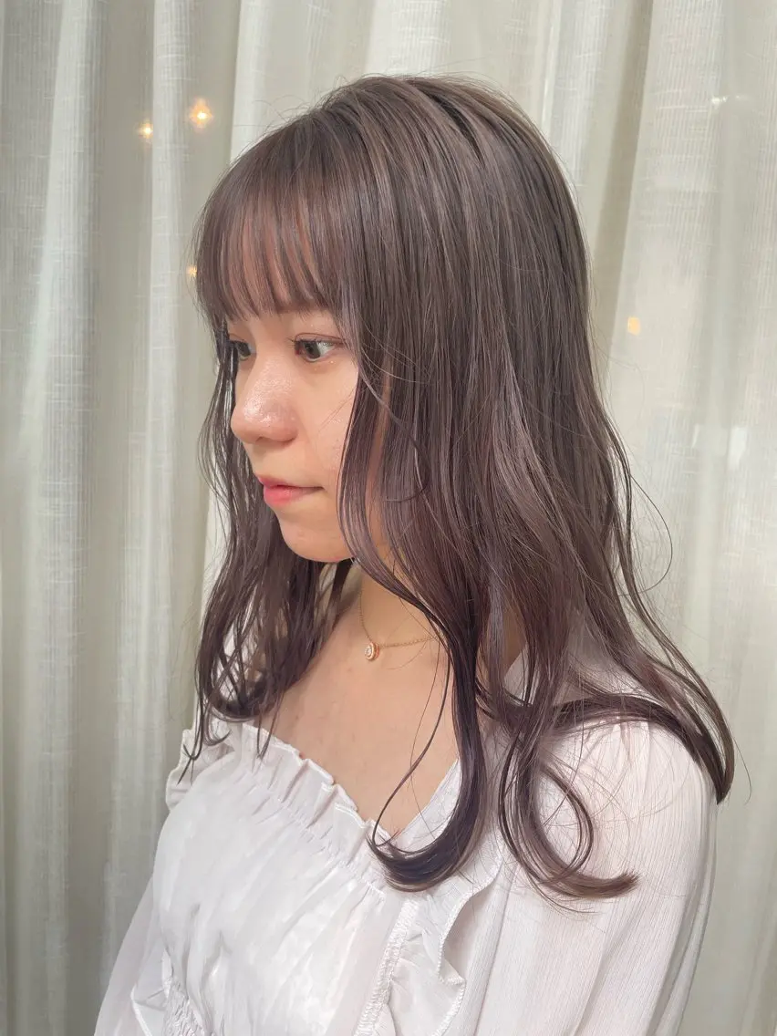 セミロング カラー ブリーチ fio マナミのヘアスタイル