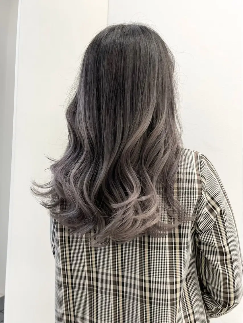 ロング カラー バレイヤージュ レイヤーカット カット ヘアカラー トリートメント ブリーチカラー 安田海音のヘアスタイル