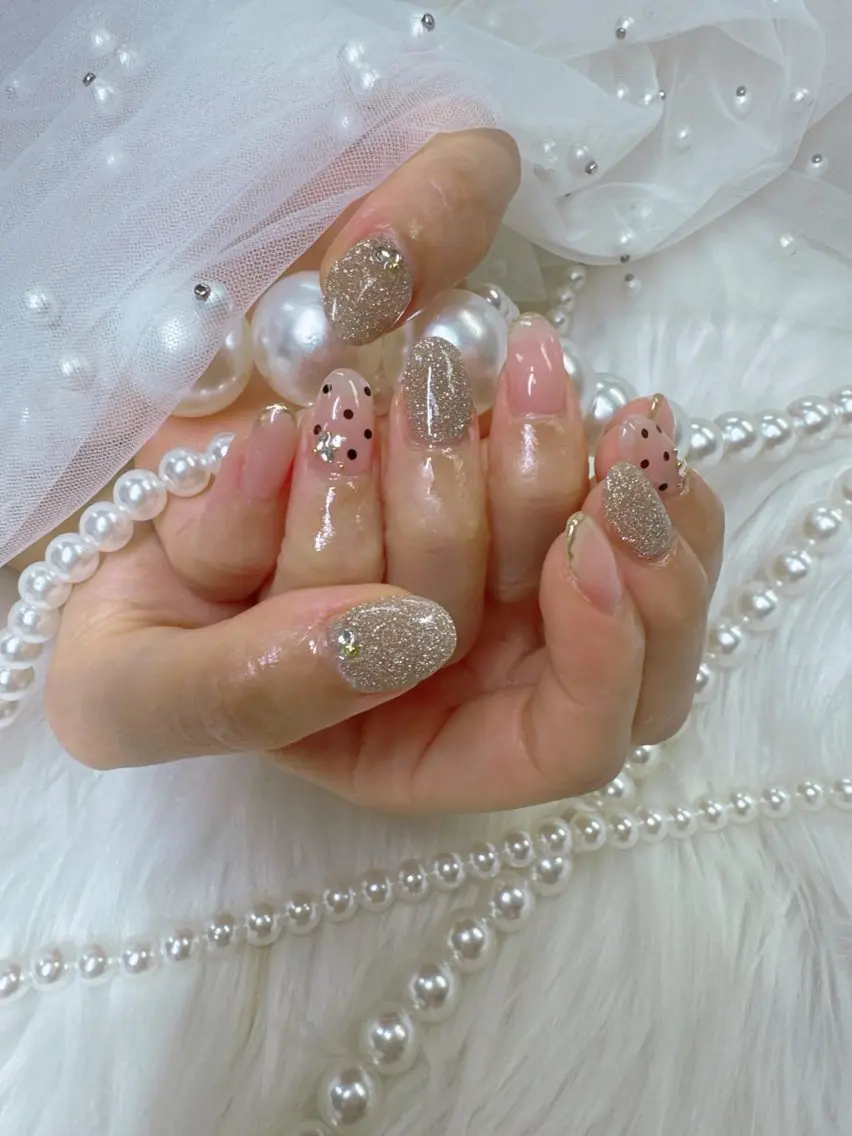 ネイル アートネイル べっ甲ネイル ボルドー チークネイル ドット Queeens nailのネイルデザイン