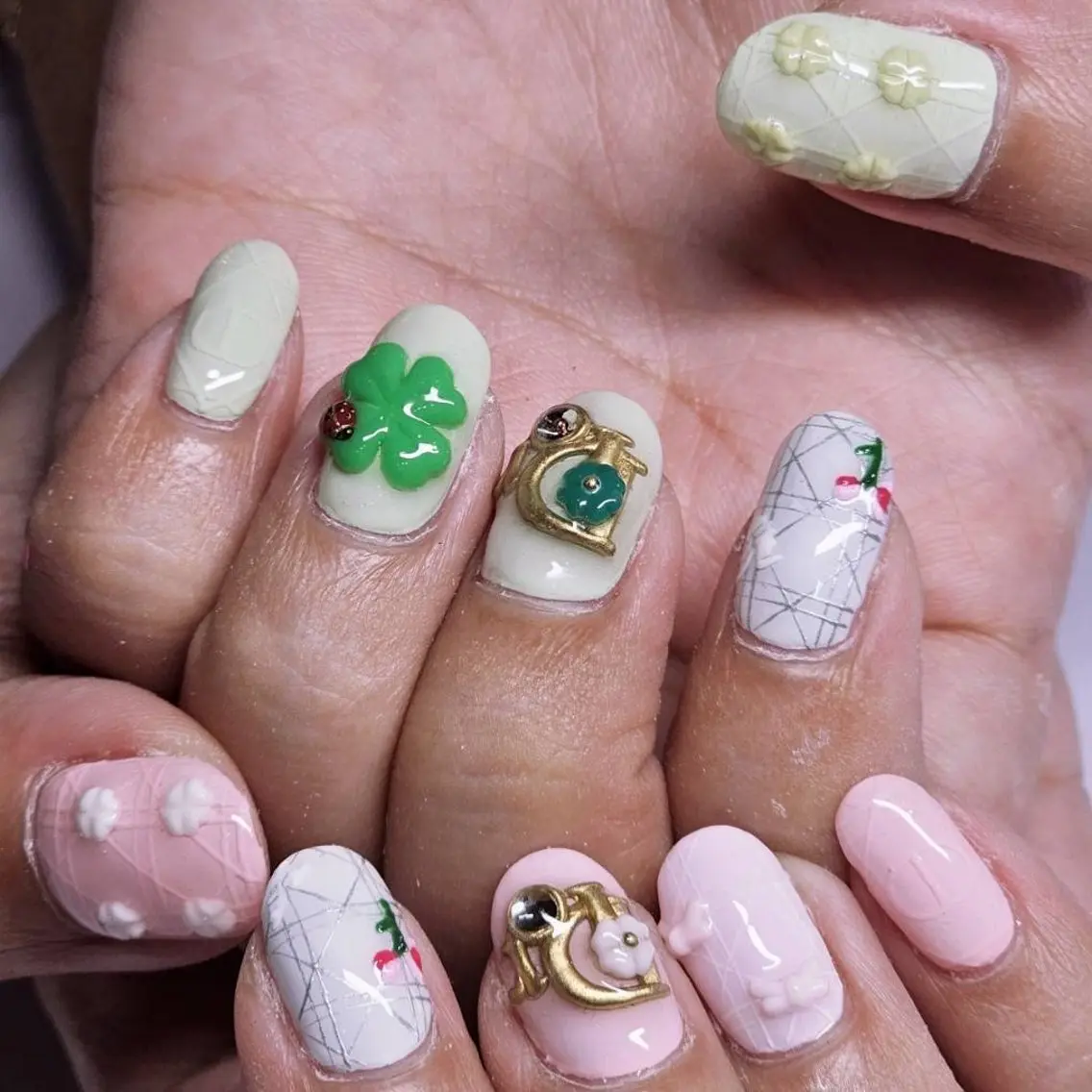 ネイル アートネイル グリーン ピンク ハンドネイル よしだ ひろきのネイルデザイン