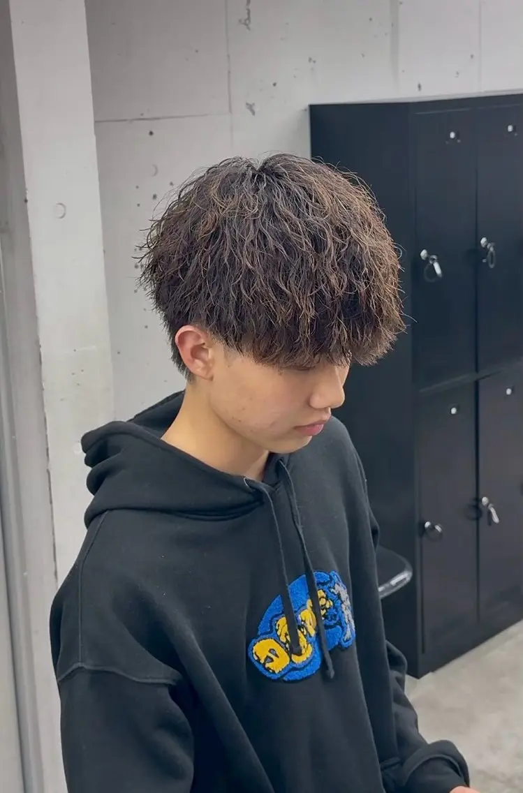 ショート カラー パーマ メンズ メンズパーマ ブラウンカラー 山﨑 結太のヘアスタイル