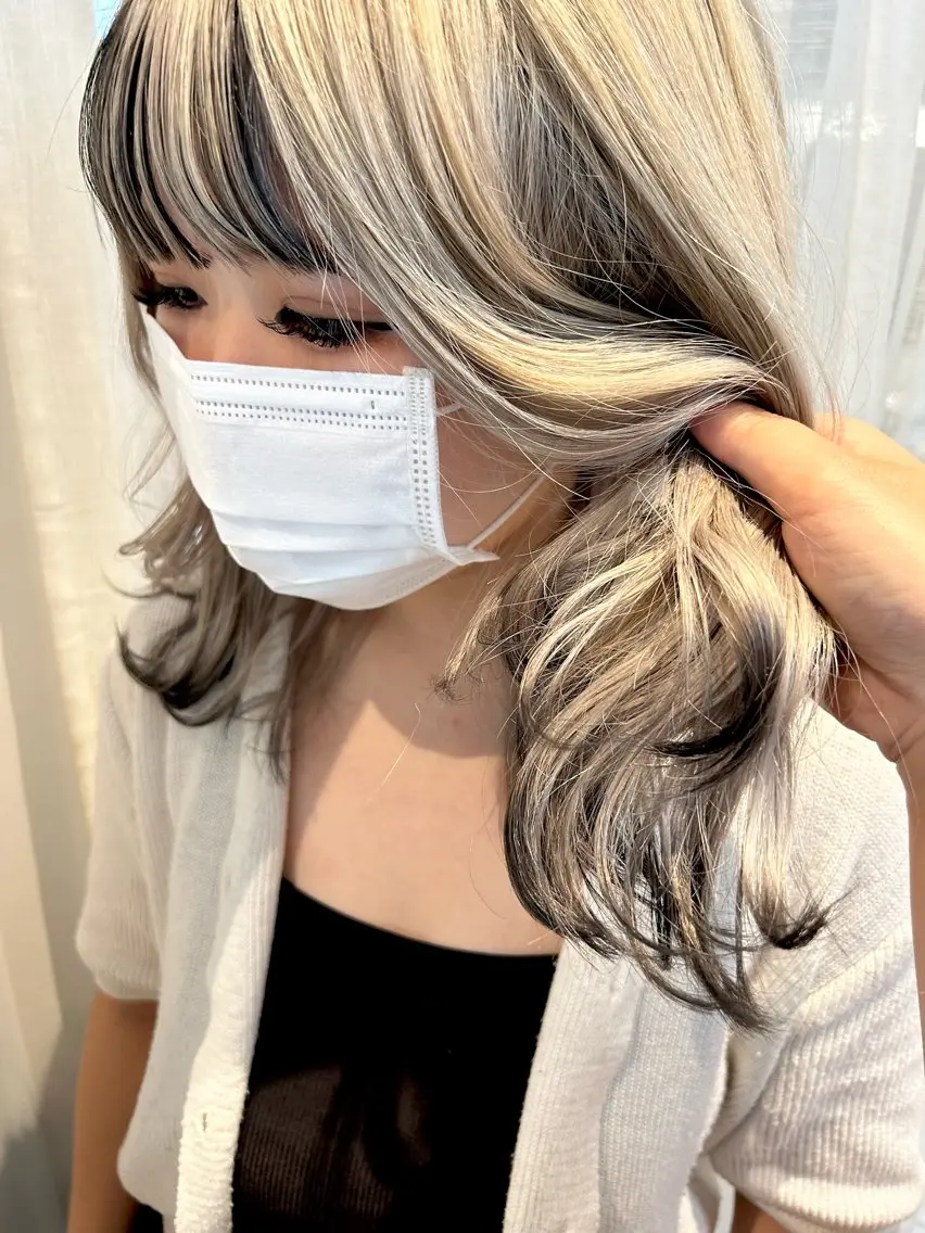 ブリーチ＋オンカラー＋トリートメント·͜·ᰔᩚの写真