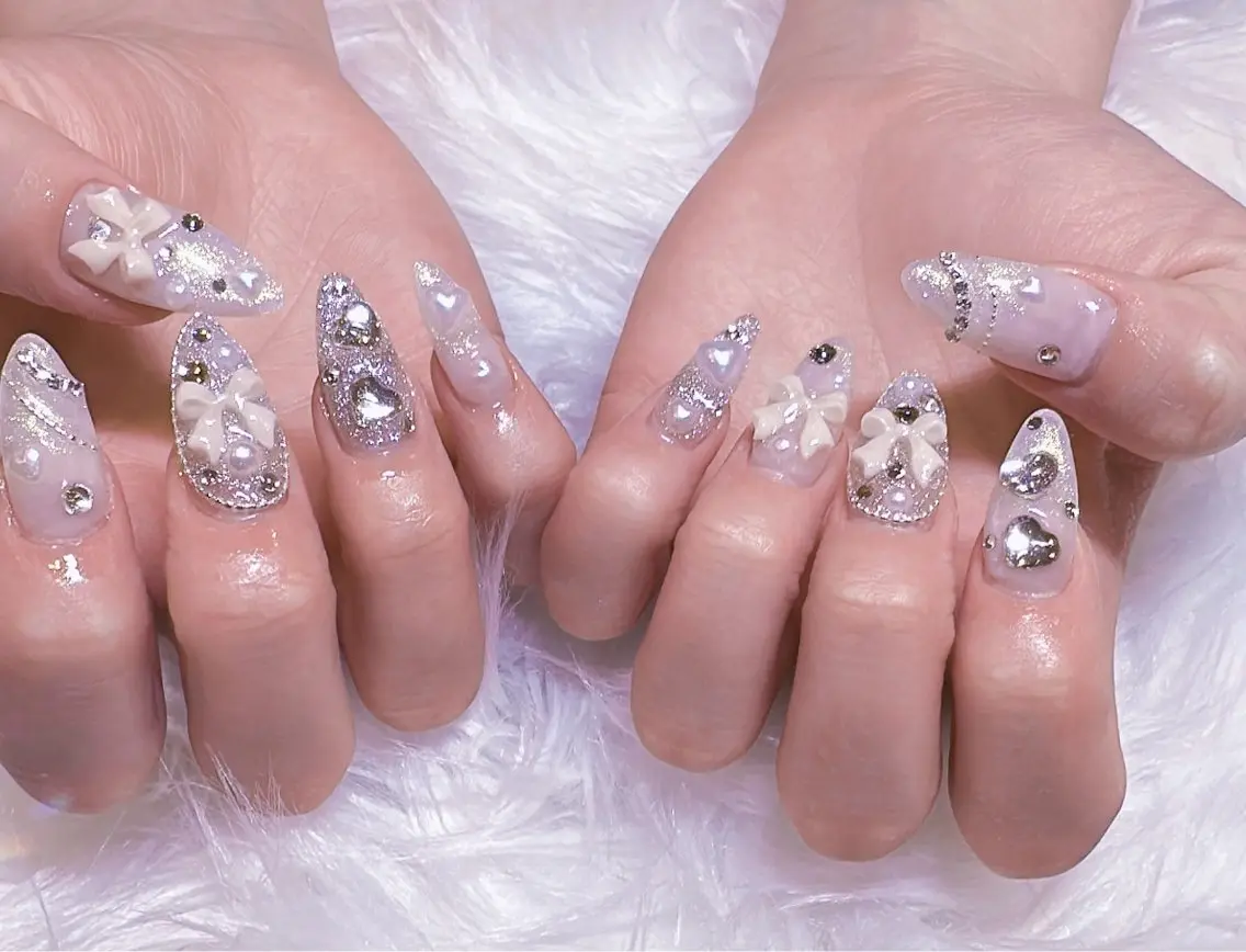 🎀🎀チップ長さ出し10本+アートやり放題コース(ストーン、パーツ付き)¥13000🎀🎀の写真