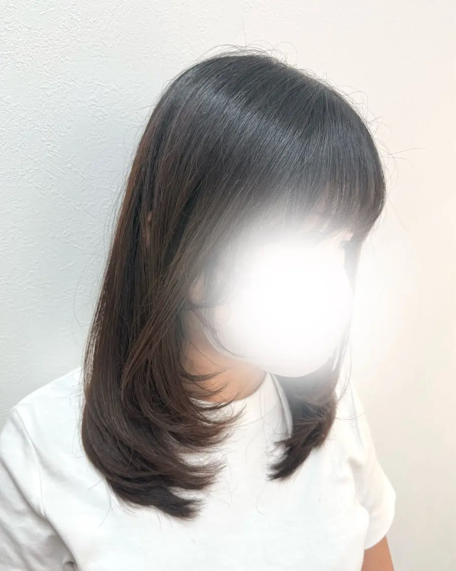 ミディアム レイヤーカット 浦辻 夏紀のヘアスタイル
