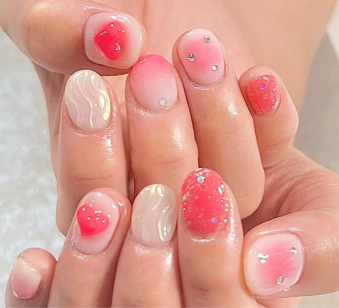 ネイル チークネイル ハート ミラーネイル 持ち込み ハンドネイル ネイルサロン ミールのネイルデザイン