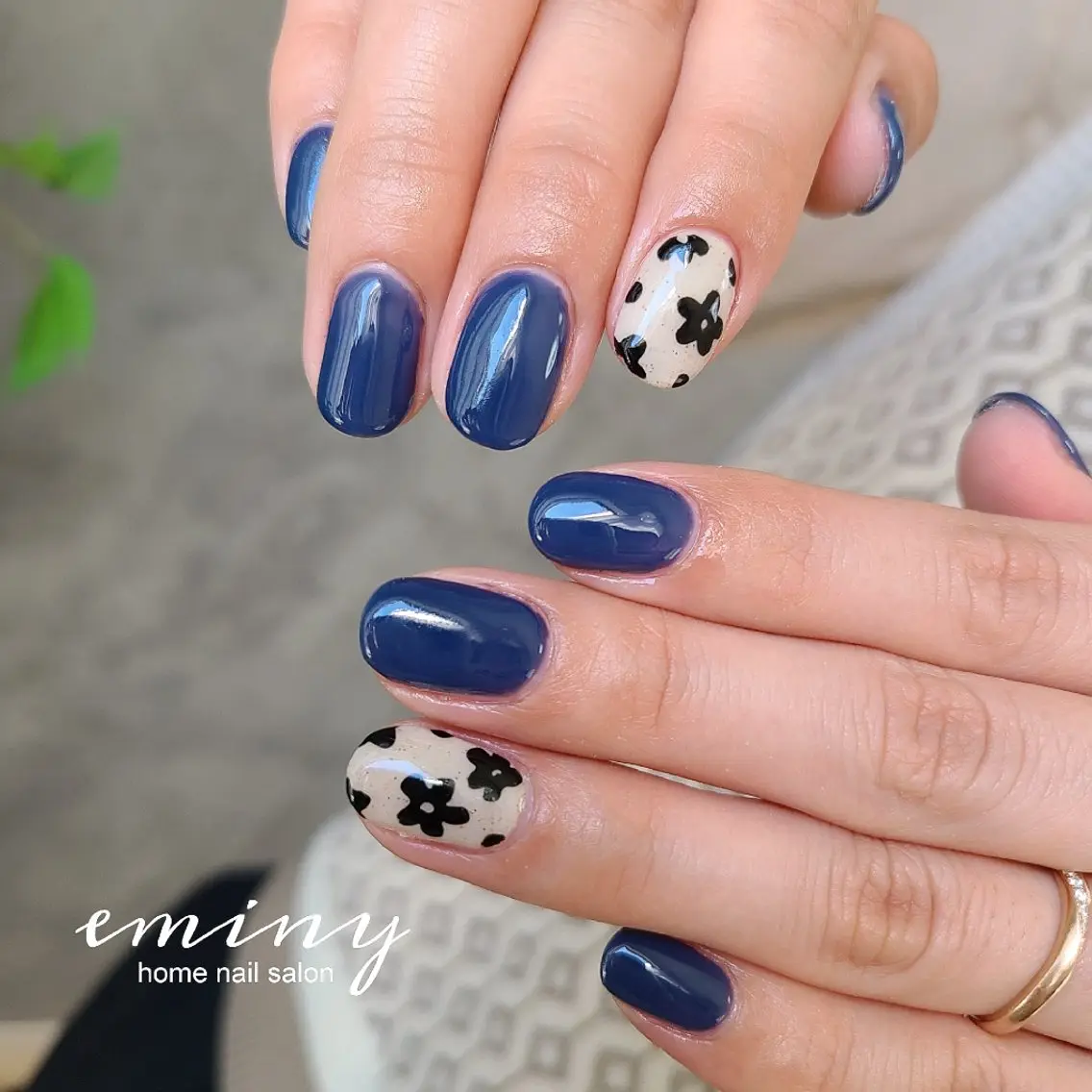 ネイル フラワーネイル ジェルネイル ネイビー シンプルネイル 春ネイル ハンドネイル nail salon  eminyのネイルデザイン