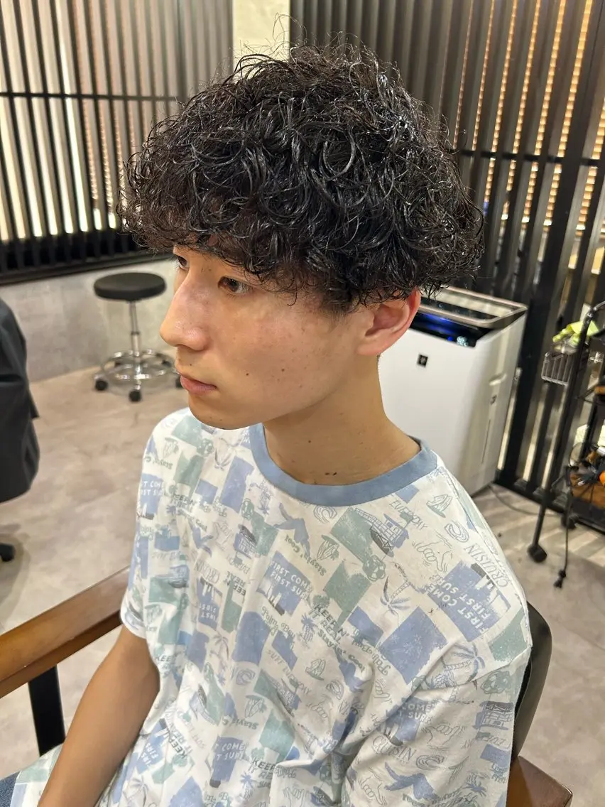 ショート パーマ メンズ 勝毛 広貴のヘアスタイル