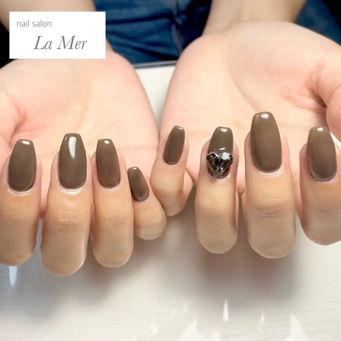 ネイル ブラウン ハート 韓国ネイル オフィスネイル ワンカラーネイル ハンドネイル nailsalon La Merのネイルデザイン