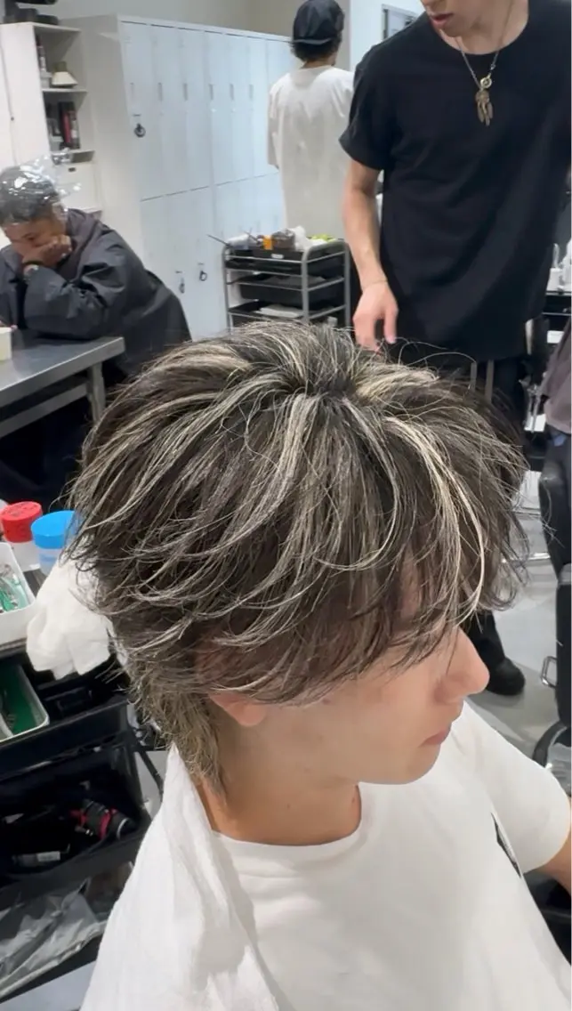 カラー メンズ メンズハイライト ベージュカラー ハイライトカラー ホワイトベージュ ヘアカラー 【メンズ特化】渋谷 GOALD/江頭永太のヘアスタイル