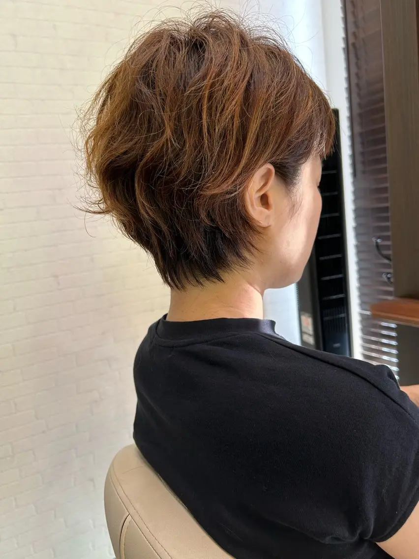 【minimo限定】大人世代女子の白髪ぼかしor白髪活かしでマイナス5歳の写真