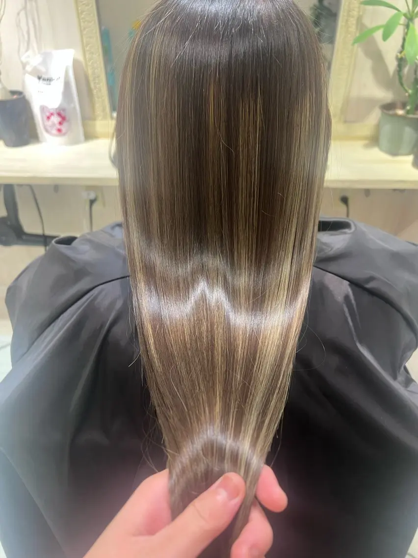 ロング カラー ハイライトカラー くせ毛 ハイライト 縮毛矯正 たけかわ みずきのヘアスタイル