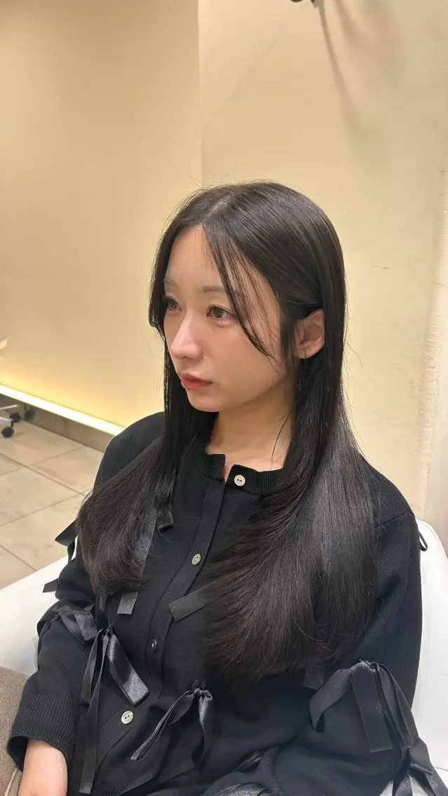 ロング カラー 黒髪 顔周りカット レイヤーカット カット ヘアカラー 位田 結実のヘアスタイル
