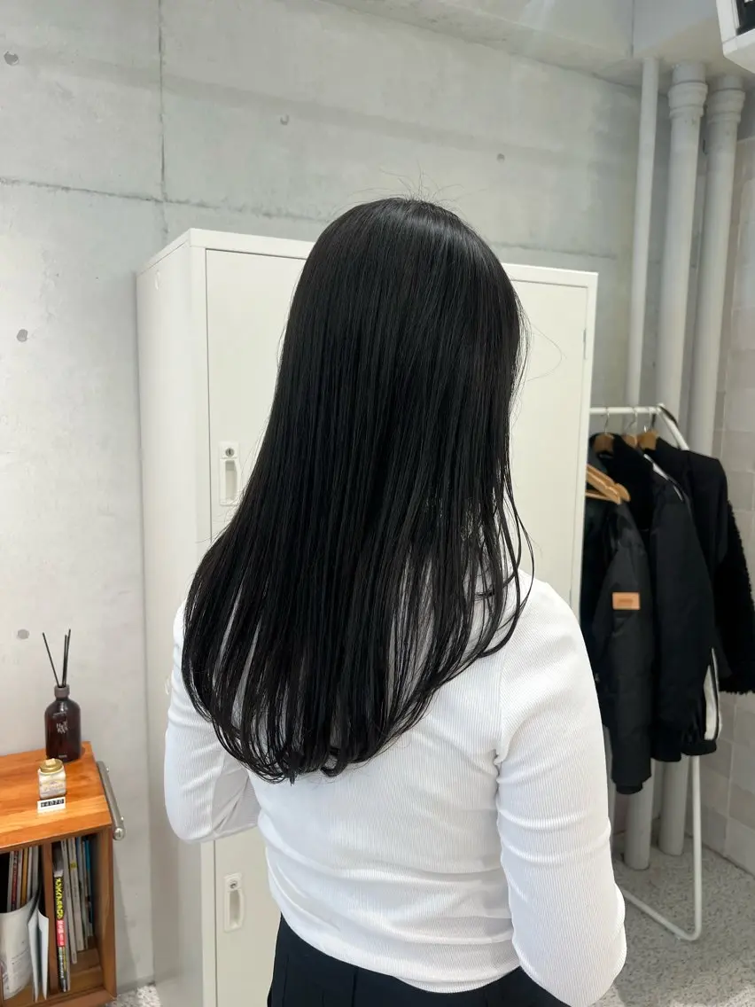 ロング カラー 黒髪 髪質改善 レイヤーカット トリートメント カット ヘアカラー トリートメント 韓国ヘア☁️ mitsukiのヘアスタイル