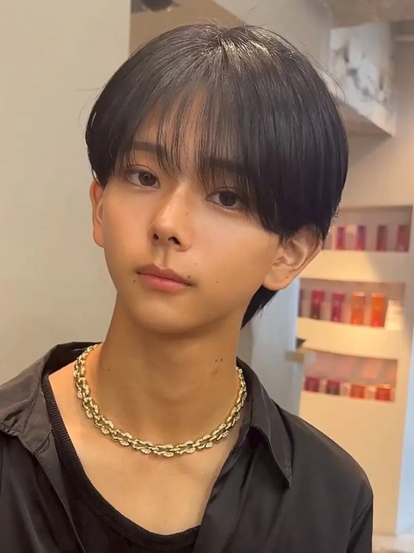 ショート カラー メンズ 黒髪 ブルーカラー ブルーブラック 透明感カラー トリートメント ヘアカラー メンズ垢抜けカラー /YUTAのヘアスタイル