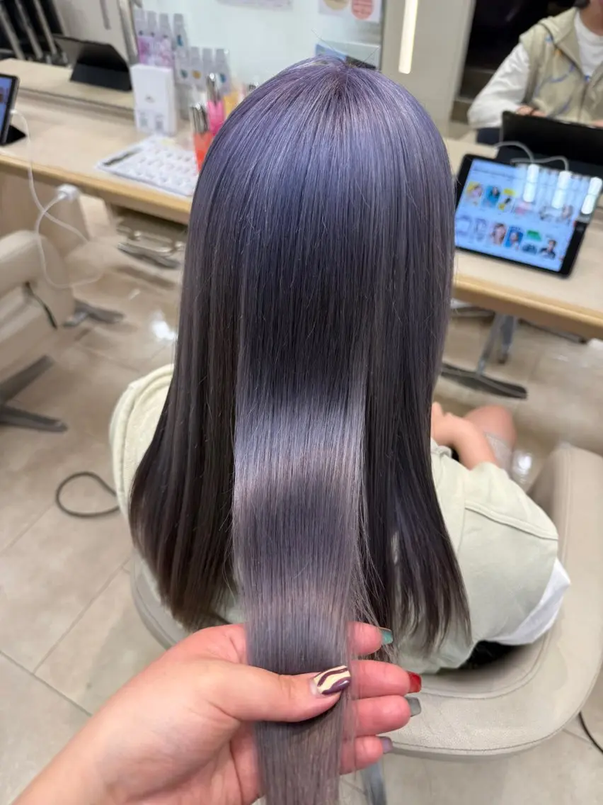 ロング ヘアカラー 岡田 和馬のヘアスタイル