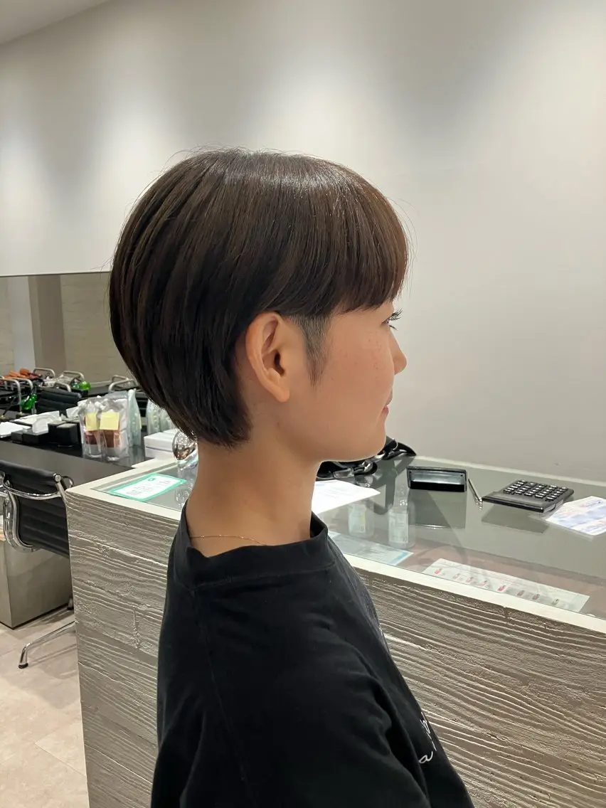 ショート サキ🤍ハイトーン 🪩レイヤーカットのヘアスタイル