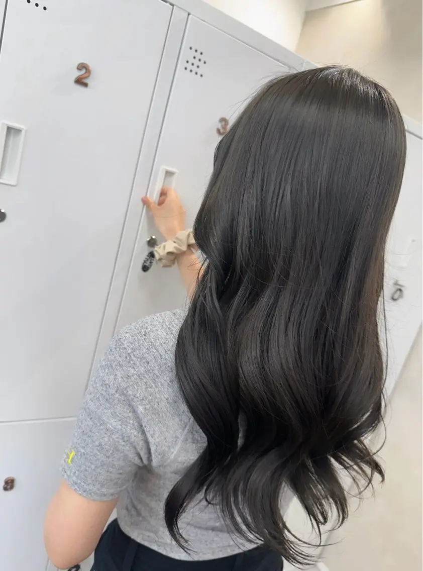 ロング カラー ヘアカラー トリートメント 𝑴𝒐𝒓𝒊 /髪質改善/艶髪🖤のヘアスタイル