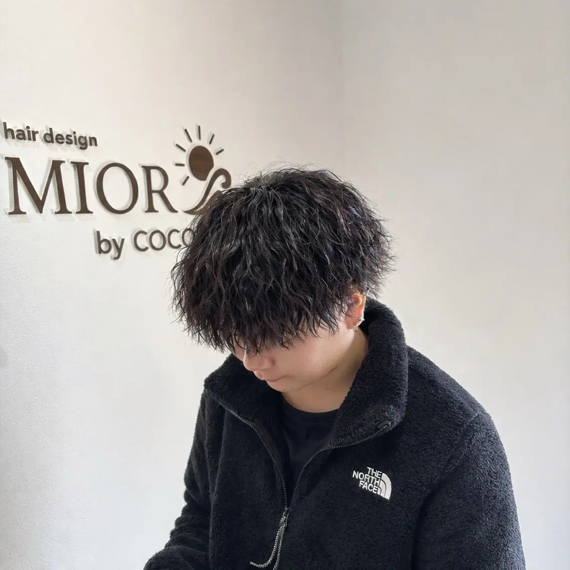 ショート パーマ メンズ 峯 渉人のヘアスタイル
