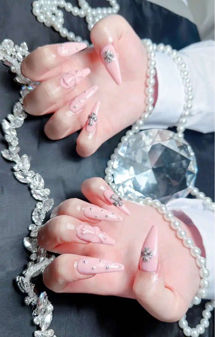 ネイル キラキラネイル マグネットネイル ぷっくりネイル 春ネイル ワンホンネイル ハンドネイル Candy Nailのネイルデザイン