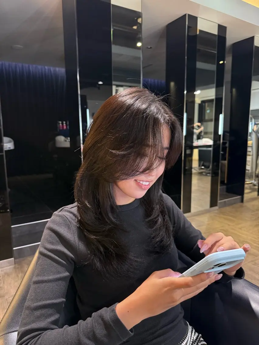 ロング カラー ブラウンカラー レイヤーカット カット ヘアカラー レイヤーカット 透明感カラーROKUのヘアスタイル