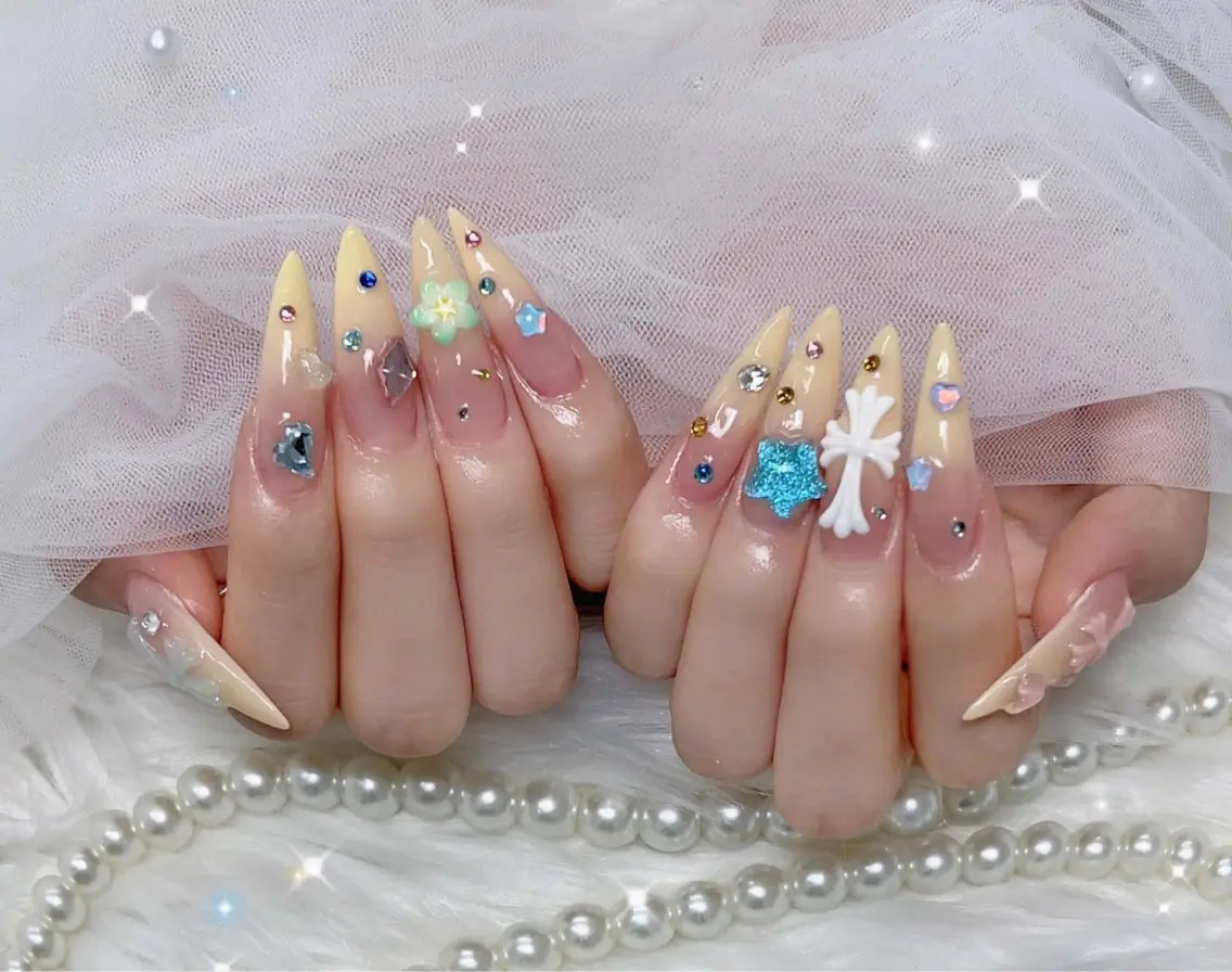 ネイル オーロラネイル チークネイル フラッシュネイル フレンチネイル ジェルネイル ハンドネイル Hann Nailのネイルデザイン