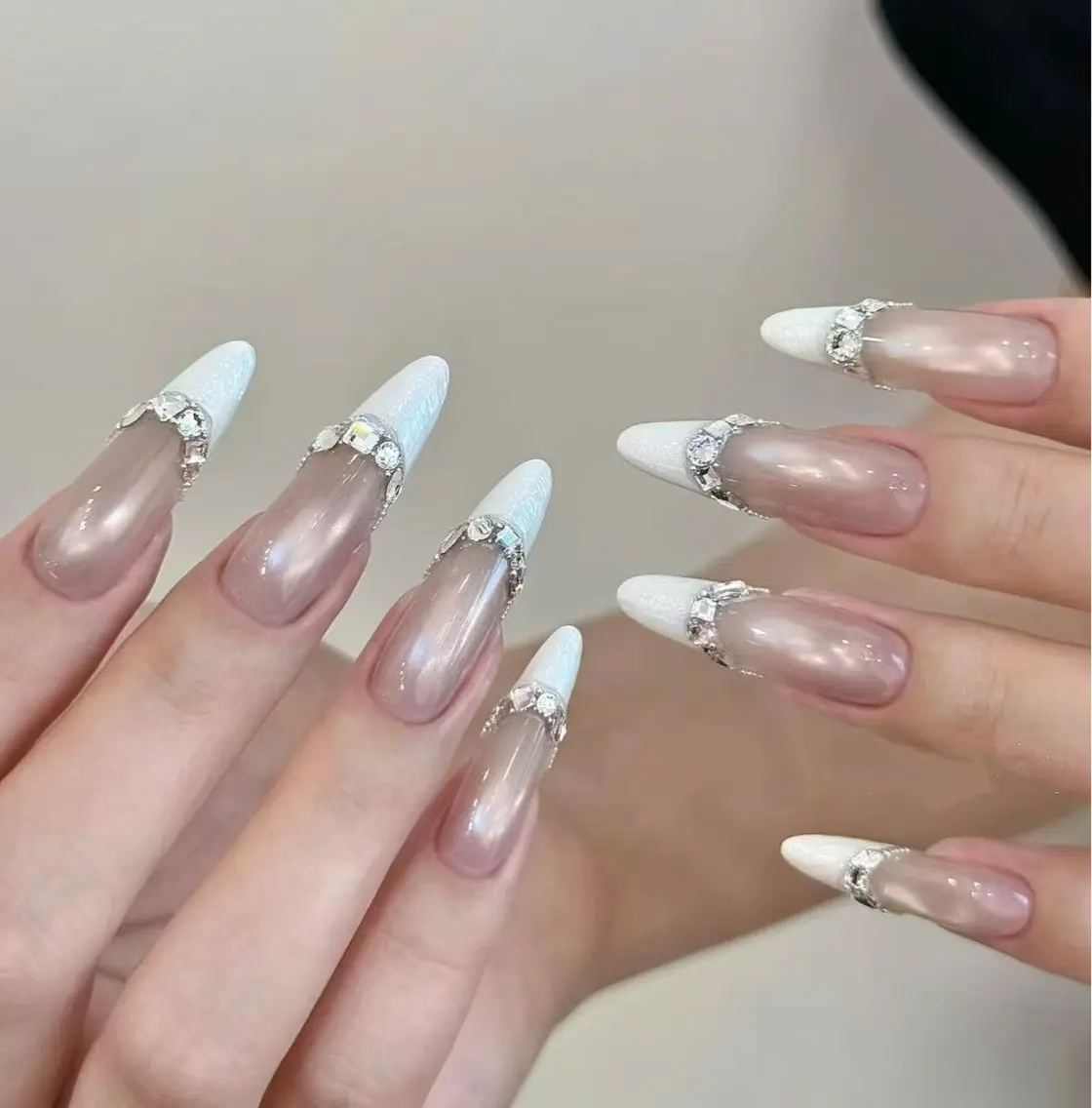 ネイル オーロラネイル フラワーネイル フットネイル フレンチネイル ジェルネイル ハンドネイル BabyYouMi nailのネイルデザイン